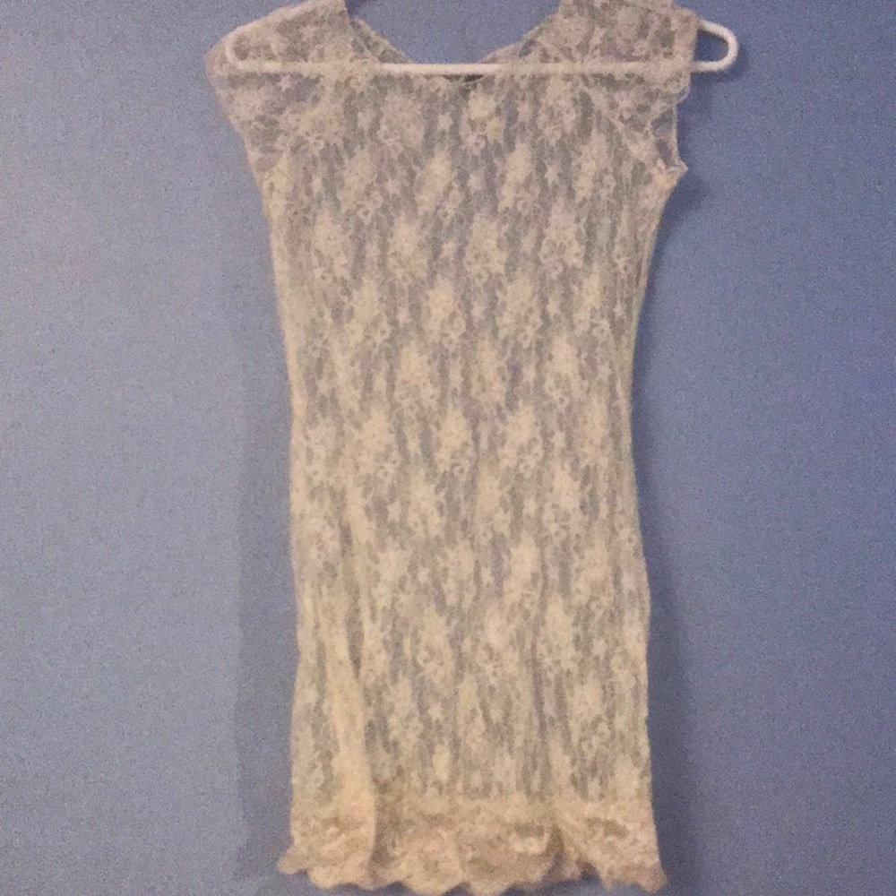 Lacy white shirt fit